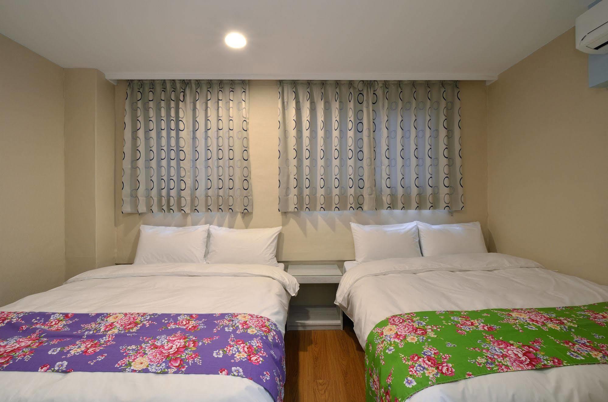 Mini Box Hotel Taipei Exterior foto